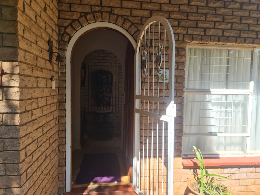 4 Bedroom Property for Sale in Safari Gardens North West